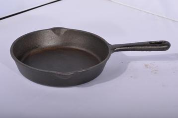 Gietijzeren steelpan beschikbaar voor biedingen