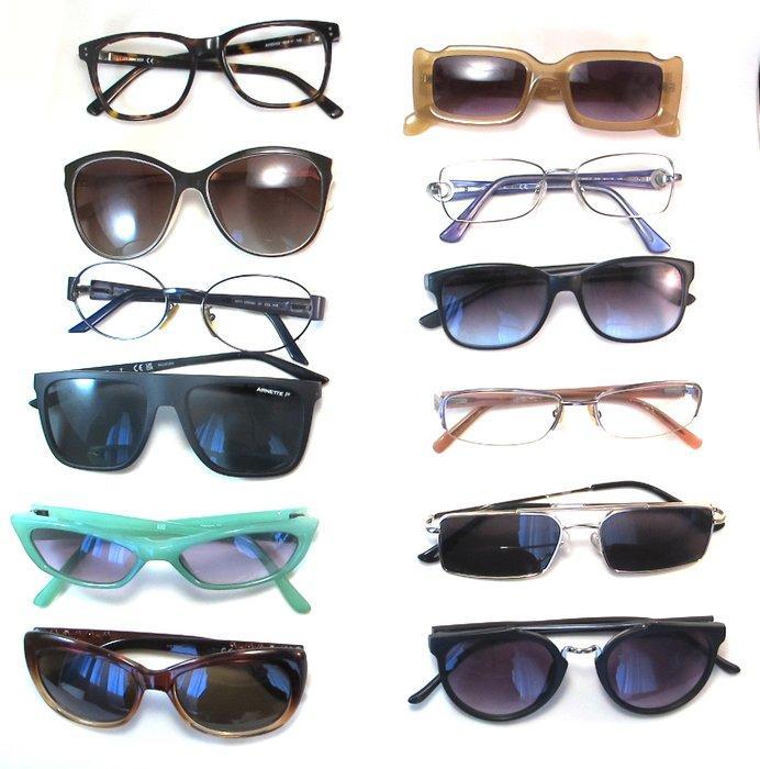 Themacollectie - 12x brillen - Giorgio Armani, La Perla,, Antiek en Kunst, Antiek | Speelgoed