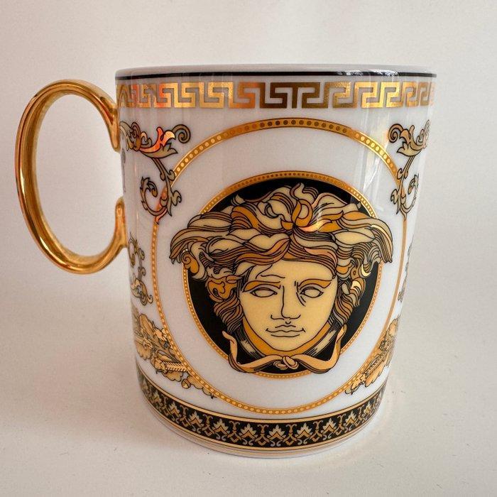 Rosenthal - Versace - Mok - Virtus Alphabet beker met, Antiek en Kunst, Antiek | Glas en Kristal