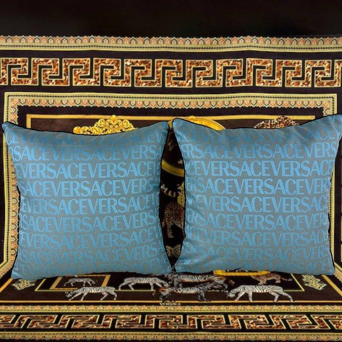 Versace, - Limited edition Nieuwe set van twee - Kussen, Antiek en Kunst, Antiek | Kleden en Textiel