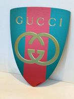 Rob VanMore - Shielded by Gucci - 60 cm, Antiek en Kunst