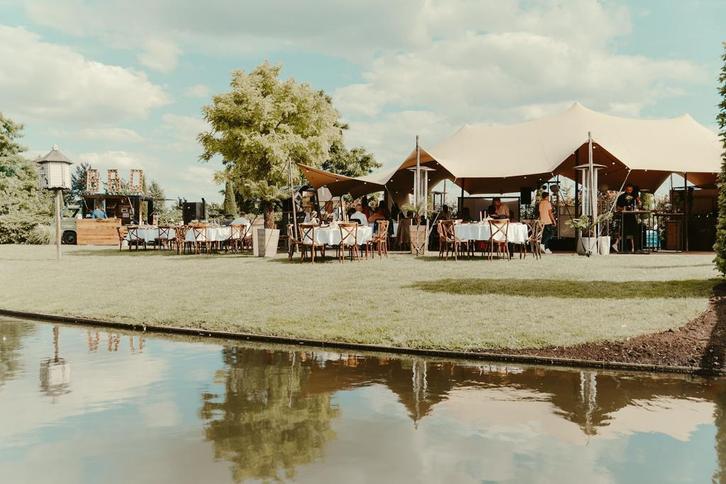 Stretchtent te huur voor bruiloft of bedrijfsfeest, Hobby en Vrije tijd, Feestartikelen | Verhuur, Geboorte of Huwelijk, Zo goed als nieuw