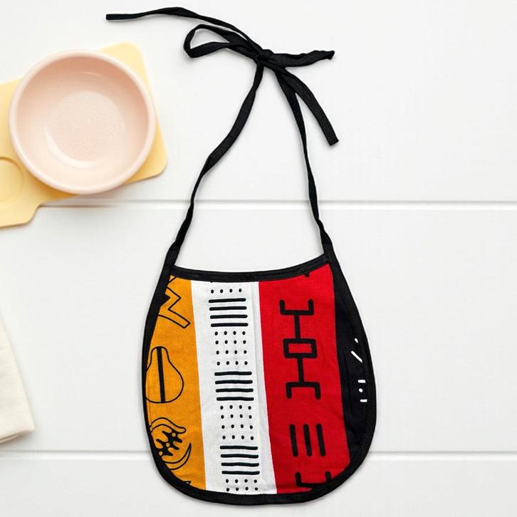 Afrikaanse print slabbetje - Rood Bogolan Symbolen (Unisex), Hobby en Vrije tijd, Stoffen en Lappen, Nieuw, Ophalen of Verzenden