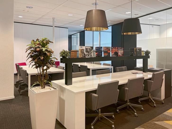 Kantoorruimte in Regus Flight Forum, Zakelijke goederen, Bedrijfs Onroerend goed