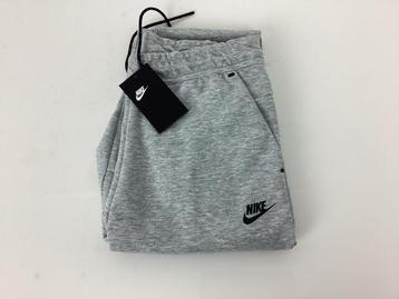 Veiling - Nike Joggingsbroek Maat M beschikbaar voor biedingen