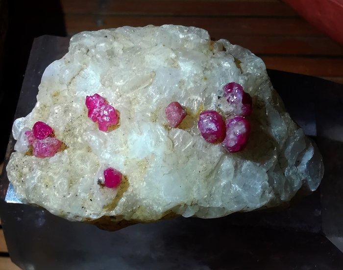 Robijn 235° ct 5,10 cm x 3,30 cm Afghaans vurige rode XXL, Verzamelen, Mineralen en Fossielen