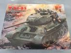 ICM 35369 T-34-85 with Soviet Tank Riders 1:35, Verzenden, Nieuw