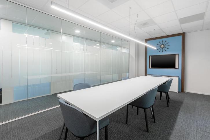 Kantoorruimte in Regus Arena Business Park, Zakelijke goederen, Bedrijfs Onroerend goed