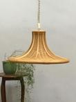 Vintage rotan hanglamp, model:”Heksenhoed”.