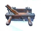 Spectacular and rare large Dutch nut plane from the 18th, Antiek en Kunst, Antiek | Wandborden en Tegels