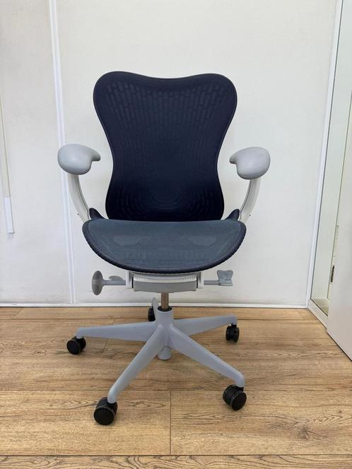 40x Herman Miller Mirra 2 Butterfly Twilight/Studio Blue, Huis en Inrichting, Bureaustoelen, Bureaustoel, Blauw, Zo goed als nieuw