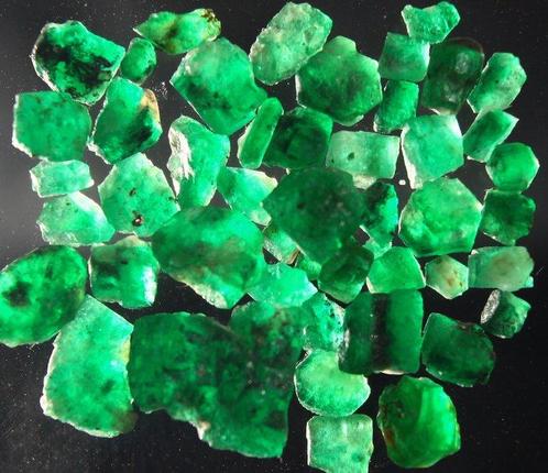 Ct. 15,50 Kristallen van Panjshirs Top Kleursmaragd., Verzamelen, Mineralen en Fossielen