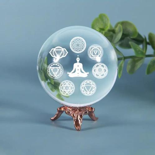 Glazen Bol met Gelaserde Boeddha en 7 Chakra Symbolen, Verzamelen, Beelden en Beeldjes, Verzenden