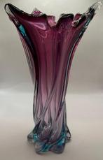 Vaas - Glas - Een mondgeblazen Murano stijl glazen vaas