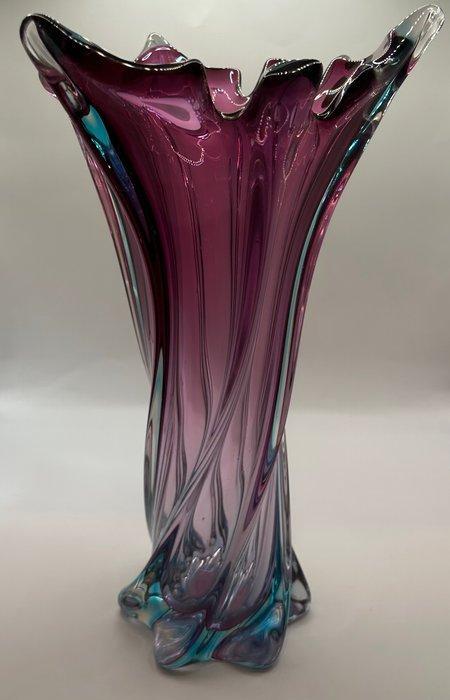 Vaas - Glas - Een mondgeblazen Murano stijl glazen vaas, Antiek en Kunst, Curiosa en Brocante