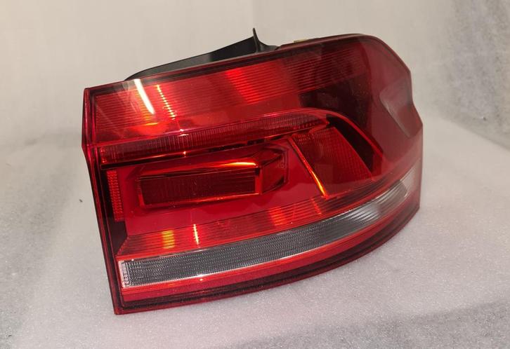 Achterlicht achter licht buiten Rechts Touran 5T 5TA9450..., Auto-onderdelen, Verlichting