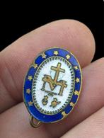 Esoterisch en gotische bronzen speld die het omgekeerde van