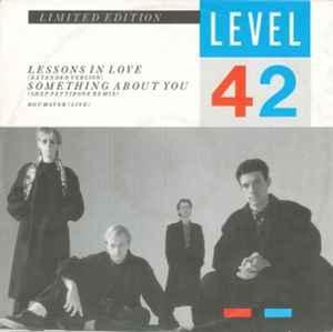 12 inch gebruikt - Level 42 - Lessons In Love / Something..., Cd's en Dvd's, Vinyl Singles, Zo goed als nieuw, Verzenden