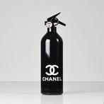 VLEZ (1987) - Chanel Fire Extinguisher, Antiek en Kunst