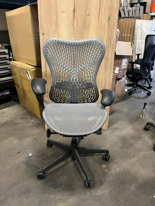 Herman Miller Mirra 2 Bureaustoel In Volledige Nieuwstaat, Huis en Inrichting, Bureaustoelen, Bureaustoel, Zwart, Zo goed als nieuw