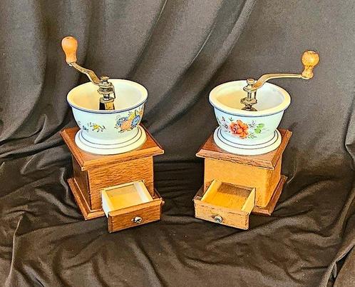 Koffiemolen (2) - Hout, Keramiek, Metaal, Antiek en Kunst, Antiek | Keukenbenodigdheden