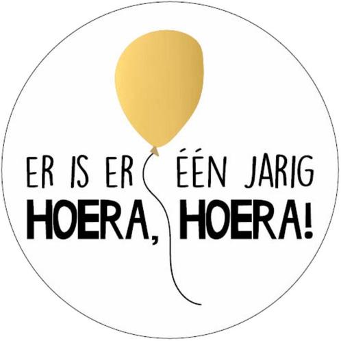 30x Sticker Er Is Er Een Jarig Hoera, Hoera! - Zwart - Wit -, Diversen, Cadeauverpakkingen, Verzenden