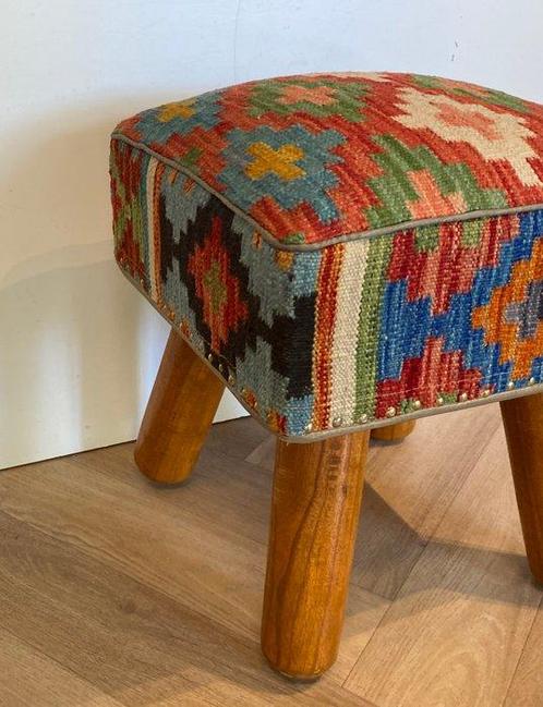 Poef - Hout, Wol, Antiek en Kunst, Kunst | Designobjecten