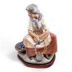 Lladró - Vincente Martinez - Beeld, Fisherwoman / La, Antiek en Kunst