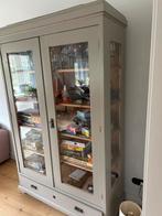 Houten vitrine kast met glazen deuren, Ophalen, Gebruikt, 100 tot 150 cm, Vintage