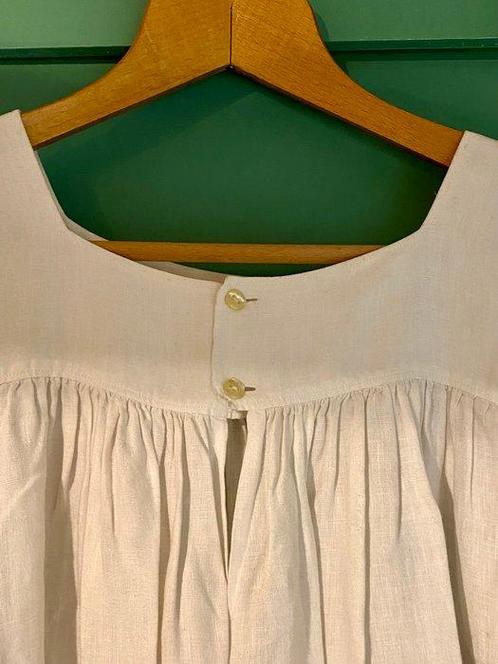 Oud priesterharnas in linnen met randdetails van kant, Antiek en Kunst, Kunst | Niet-Westerse kunst