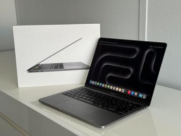 MacBook Pro 13 4K Retina !! Quad Core i7  !! 16Gb RAM !! beschikbaar voor biedingen