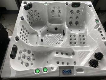 NIEUW 220x220 Jacuzzi Spa Balboa Aurema + Cover | Garantie beschikbaar voor biedingen