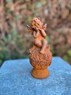 Roestig Gietijzeren Engel - Tuindecoratie - B 7xH 15xD7cm, Tuin en Terras, Tuinbeelden, Verzenden, Nieuw, Metaal, Engelenbeeld