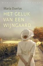 Het geluk van een wijngaard 9789028427990 María Dueñas, Boeken, Romans, Verzenden, Gelezen, María Dueñas
