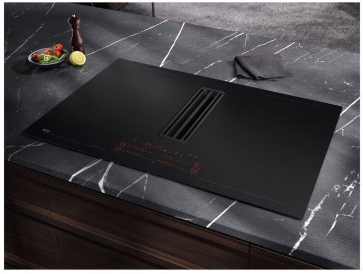 AEG Kookplaat met afzuiging 80cm NCP84C01CB - Superkeukens, Witgoed en Apparatuur, Kookplaten, Nieuw, Ophalen of Verzenden