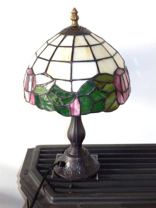 Fraaie Tiffany tafellamp kleur wit geel groen in Art Nouveau, Antiek en Kunst, Kunst | Designobjecten