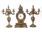 Driedelig verguld bronzen Louis XV-stijl klokkenstel, Antiek en Kunst, Antiek | Klokken