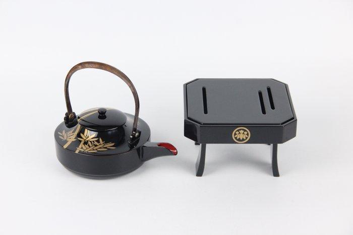 Heian Zohiko Lacquer Sake Set with Tray & Box - Fluitketel -, Antiek en Kunst, Antiek | Overige Antiek