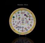 Een grote (diameter 30 cm) Chinese The Hundred Antiques