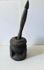 Berberse ambachtelijke koffiepilon en vijzel uit de late 19e