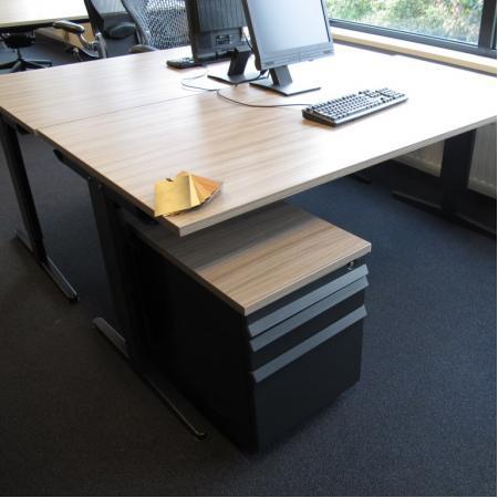 (MDK-103431) Assenburg bureau 180 x 80 cm, Huis en Inrichting, Bureaus, Bureau, Gebruikt, In hoogte verstelbaar, Ophalen of Verzenden