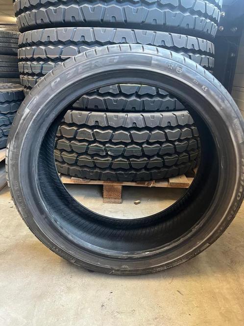 set van 2 Pirelli P zero 225/40R19 5mm DOT0622, Auto-onderdelen, Banden en Velgen, 19 inch, Zomerbanden, 225 mm, Bestelwagen, Nieuw