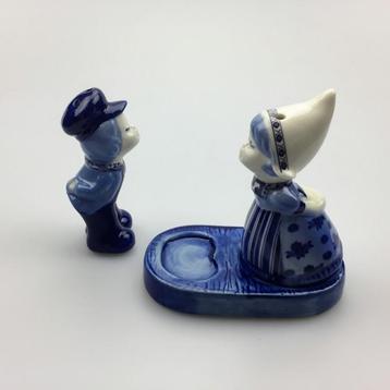 Peper en Zout Kussend Paartje Delftsblauw in showdoosje beschikbaar voor biedingen