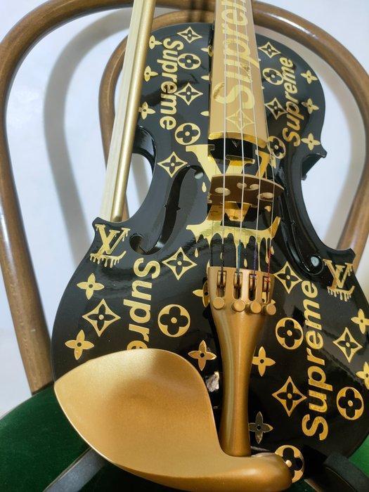 fp pop art - Louis vuitton suprême noir métallisé (4/4 60, Antiek en Kunst, Kunst | Designobjecten