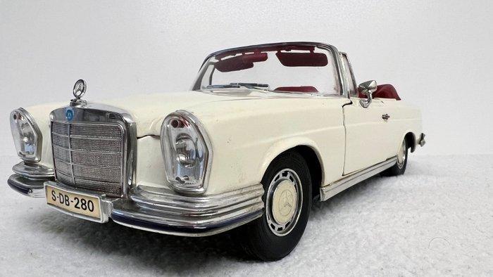 Maisto 1:18 - Model cabriolet - Mercedes-Benz 250 SE, Hobby en Vrije tijd, Modelauto's | 1:5 tot 1:12
