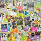 Pokémon - 135 Card - Random Cards - Holo, Reverse & Legame, Hobby en Vrije tijd, Verzamelkaartspellen | Pokémon, Nieuw