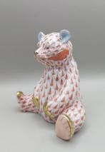 Herend - Figuur - Bär sitzend, Fishnet rot - Porselein