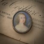Broche Zilver, Antieke Franse portretminiatuur van Duchesse