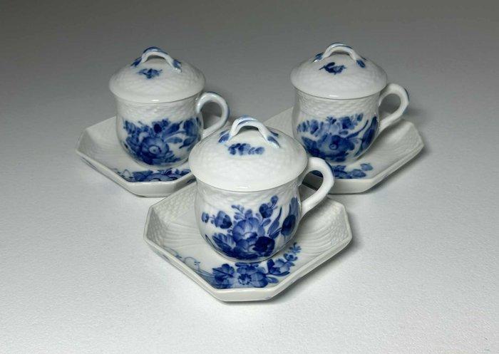 Royal Copenhagen - Beker (3) - Blue Flower 10/1542 and, Antiek en Kunst, Antiek | Meubels | Tafels