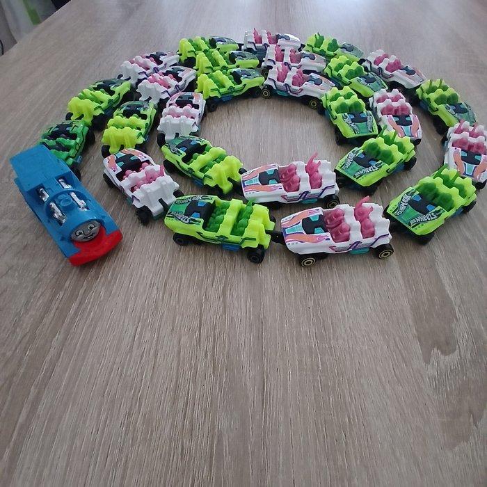 Hot Wheels 1:64 - Modelauto (27) - Loco Motorin engine with, Hobby en Vrije tijd, Modelauto's | 1:5 tot 1:12